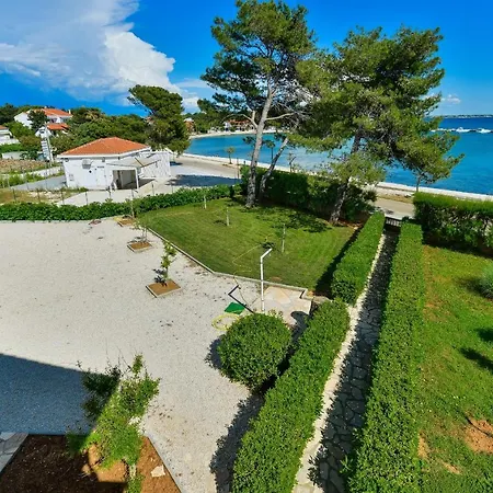By The Sea - 18590 ויר