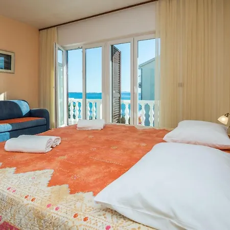 By The Sea - 18590 Appartement Vir